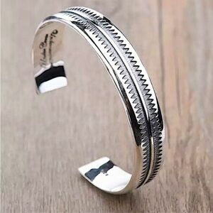 STERLING SILVER TOOTH ENGRAVED BANGLE BRACELET